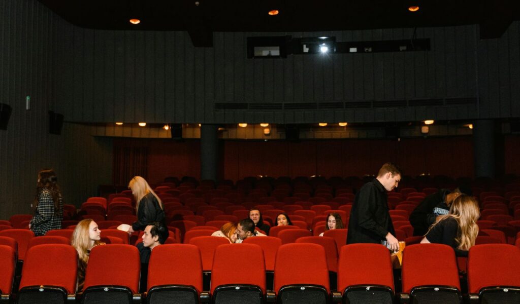 What to Eat When You’re Watching a Thriller (Without Ruining the Mood)