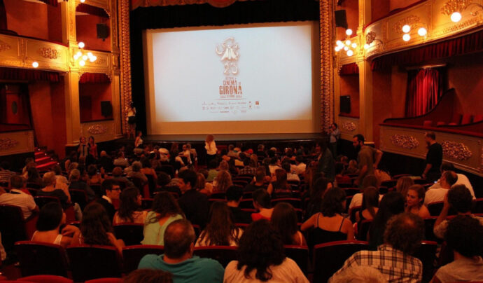 10 Movies That Feel Cinematic Even in a Small Living Room